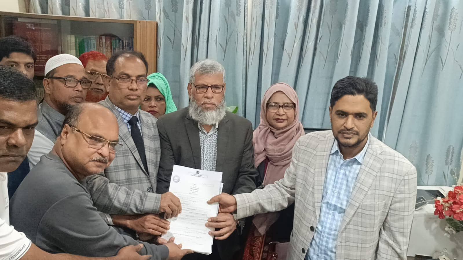 রংপুর-৩ আসনে মনোনয়নপত্র উত্তোলন করেছেন বিএনপির সামসুজ্জামান সামু