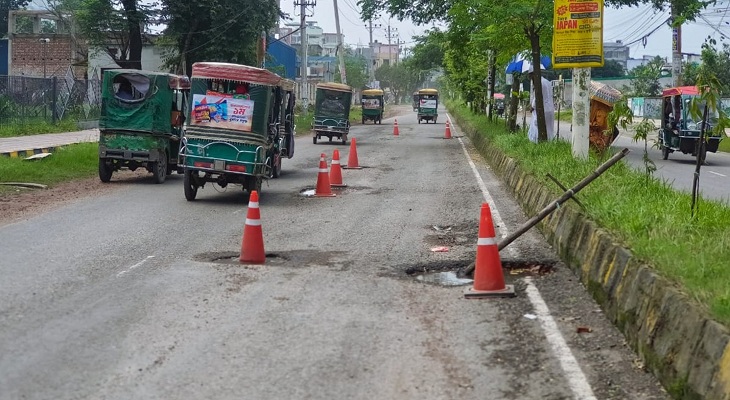 খুলনার ২১ কোটি টাকার মহাসড়কে দু’বছরেই খানাখন্দ