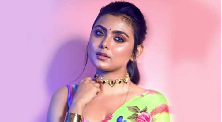 শাকিবের ‘প্রিন্স’ থেকে কেন বাদ পড়ছেন ইধিকা