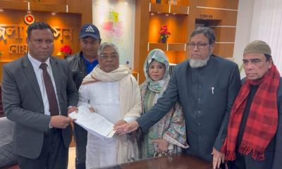 নোয়াখালী-৩ আসনে মনোনয়ন পত্র জমা দিলেন বরকত উল্লাহ বুলু