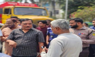 সিদ্ধিরগঞ্জে তেলের ডিপোতে জ্বালানী প্রতিমন্ত্রীর আকস্মিক পরিদর্শন