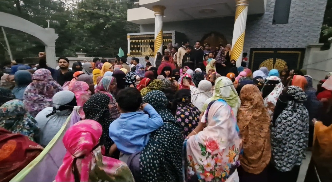 রূপগঞ্জে মোবাইল চুরিতে বাধা দেওয়ায় গৃহবধূকে ছুড়িকাঘাতে হত্যা, ঘটনায় অভিযুক্তকে গনপিটুনিতে  নিহত