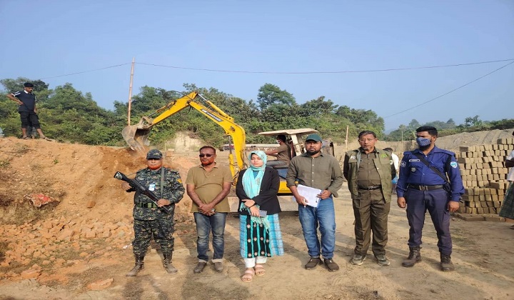 নাইক্ষ্যংছড়ি উপজেলায় ২ ইটভাটা গুড়িয়ে দিয়েছে প্রশাসন