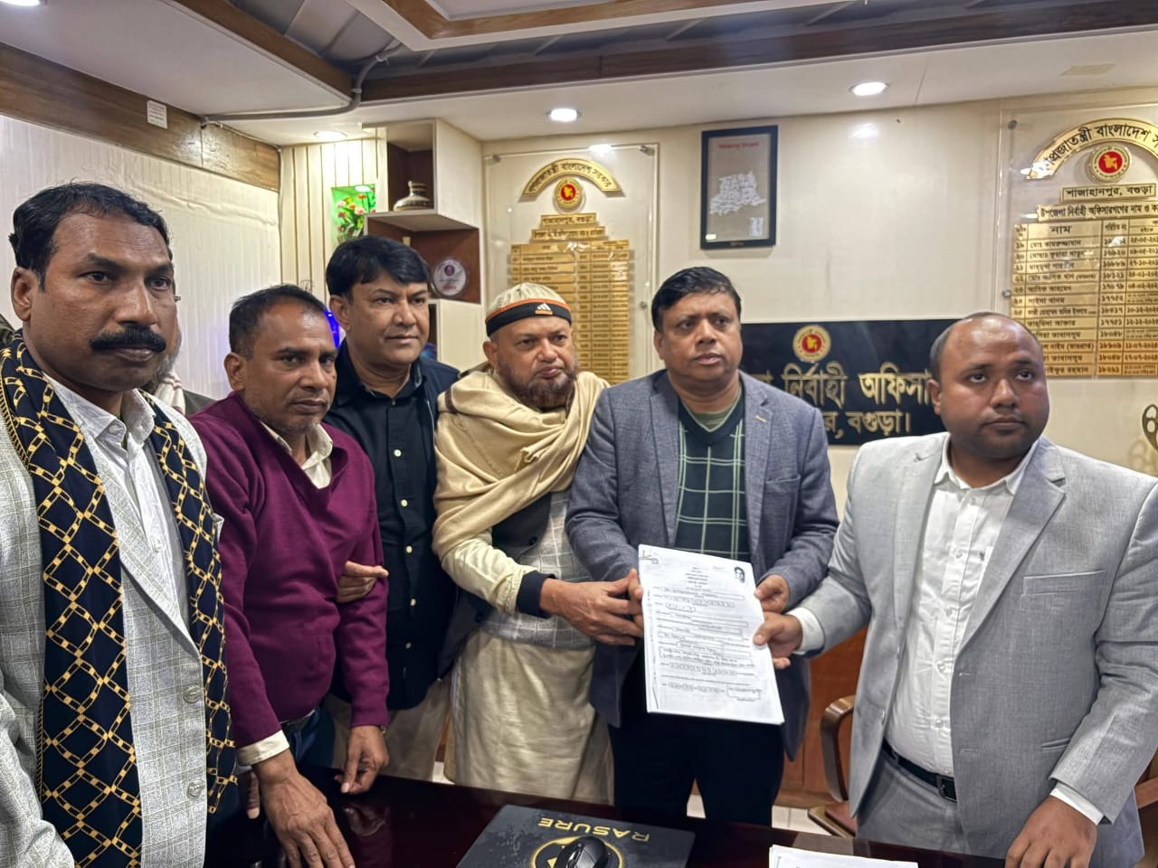 বগুড়া-৭ আসনে খালেদা জিয়ার পক্ষে মনোনয়নপত্র জমা দিলেন বিএনপির নেতৃবৃন্দ