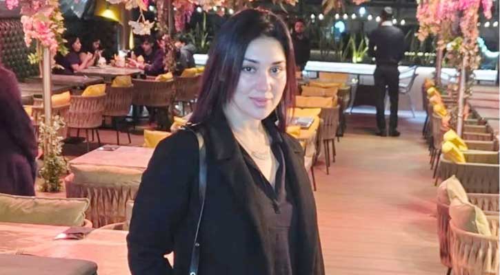 গভীর রাতে লন্ডনের রাস্তায় অপু