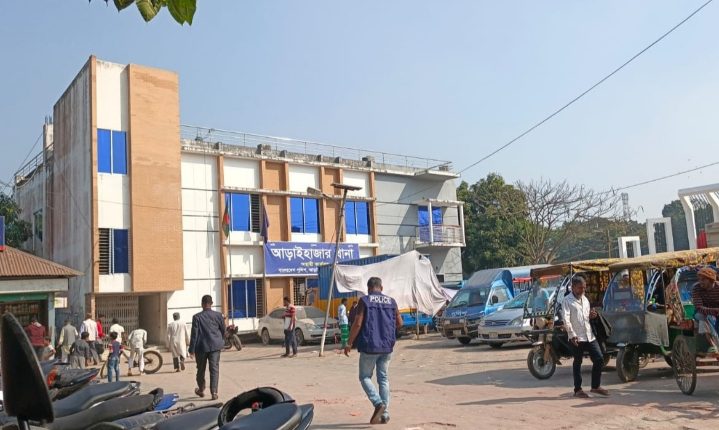 আড়াইহাজারে ২দিনের ব্যবধানে ফের ২ বাড়ীতে ডাকাতি, আহত ১০