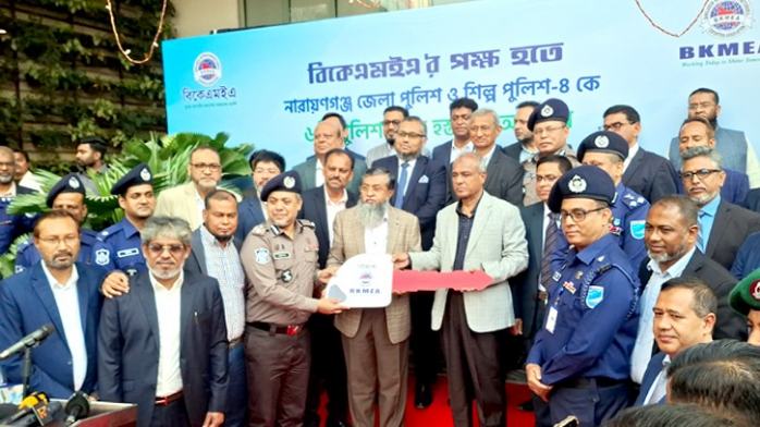 বাংলাদেশের তৈরী পোশাক শিল্প আমাদের জাতীয় অর্থনীতির অন্যতম চালিকা শক্তি : স্বরাষ্ট্র উপদেষ্টা